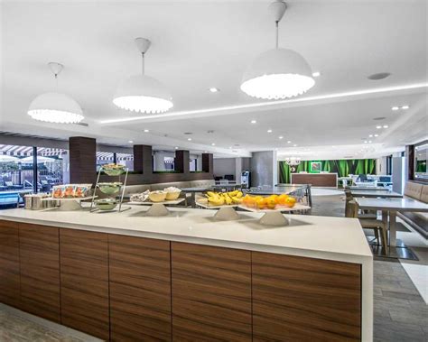 quality inn suites by the parks breakfast area